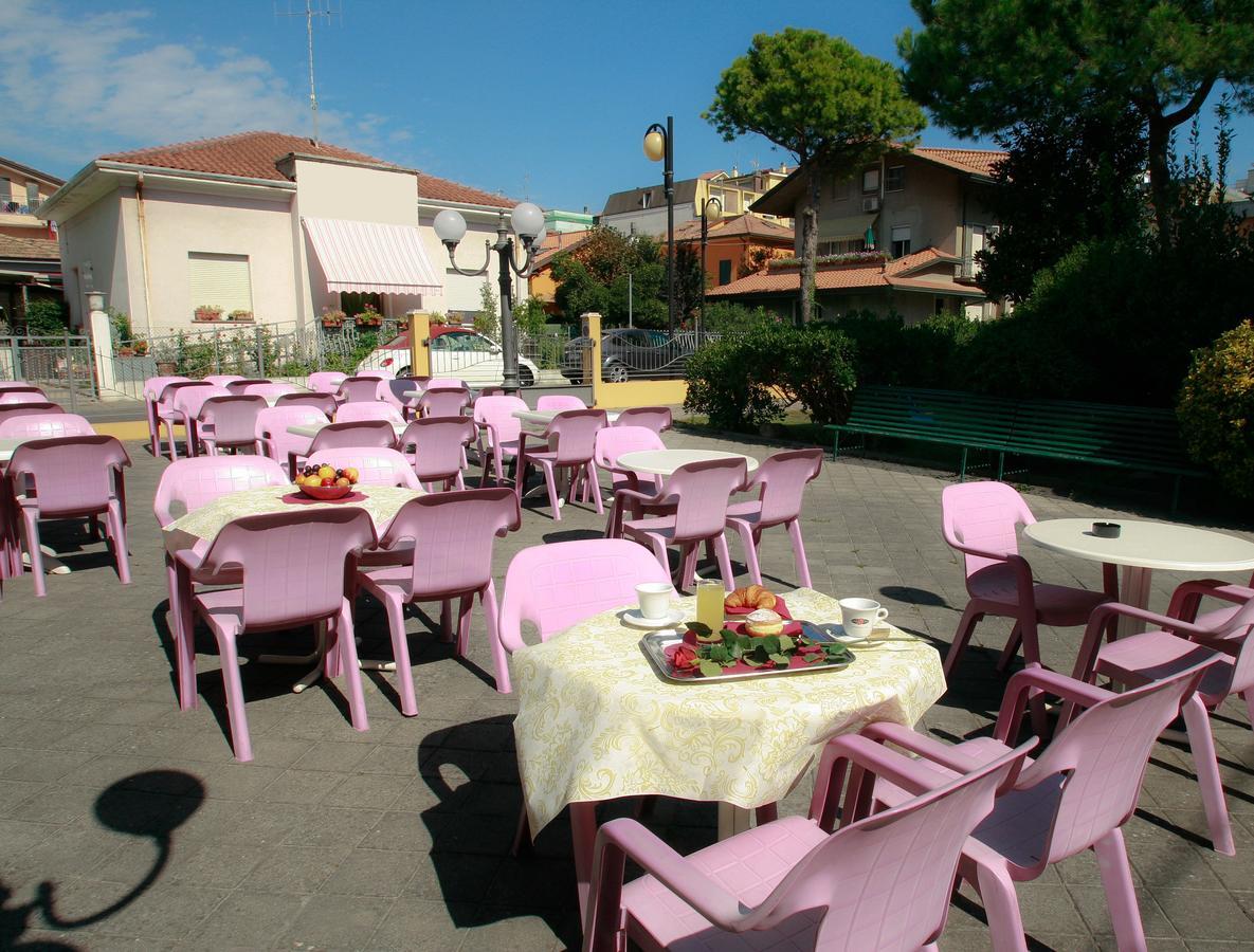 Hotel Adriatico Bellaria-Igea Marina Eksteriør billede